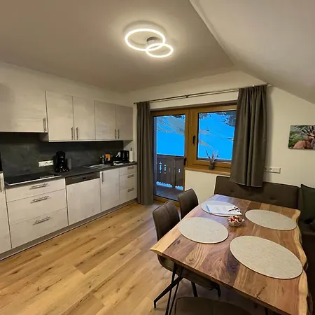 Haus Tennstein Apartamento *