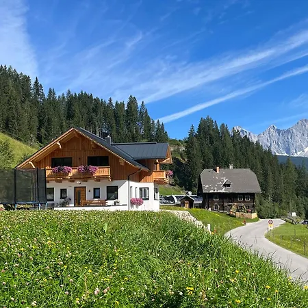 Haus Tennstein Apartman