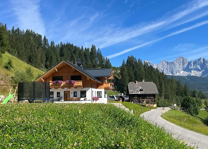 Haus Tennstein شقة